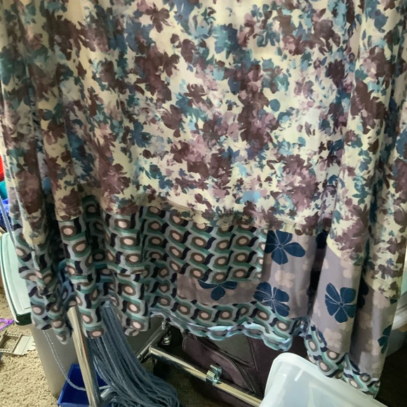 LOGO layers floral tank with ruffles, 3X - Picture 2 of 4